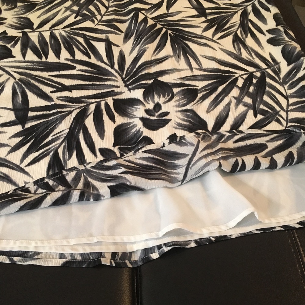 Petite Hawaiian palm print black and white skirt - Picture 2 of 5